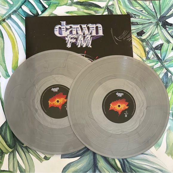 The Weeknd Dawn FM - Exclusive Limited Edition Silver Colored Vinyl 2 LP - Picture 2 of 5